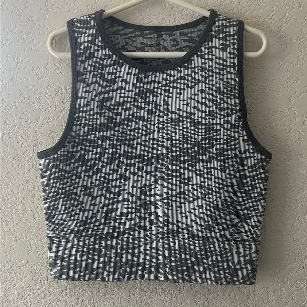Aura Grey and White athletic Patterned Crop/Tank Top
